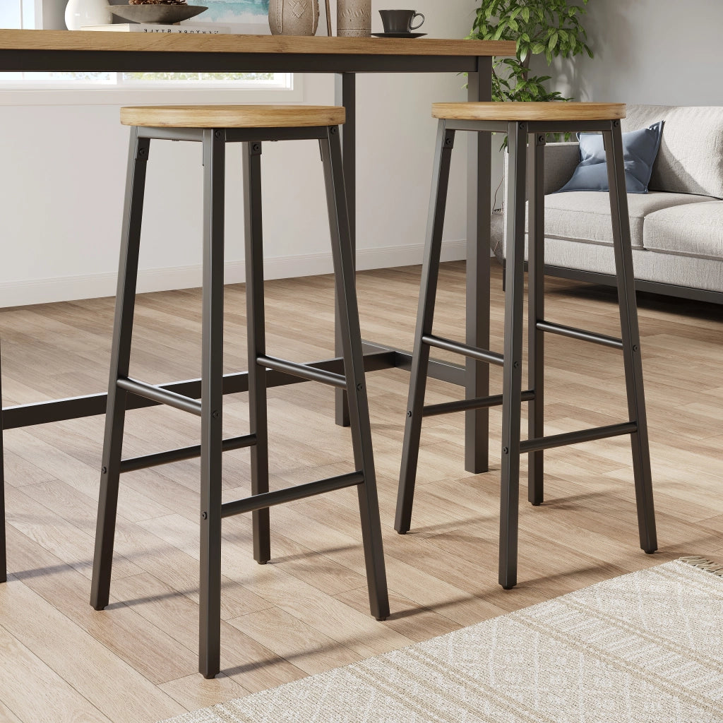 Set di 2 sgabelli da bar in metallo nero con seduta effetto legno e doppio poggiapiedi 30 × 30 × 70 cm