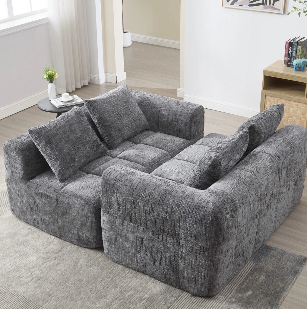 Divano 2 posti imbottito grigio con chaise longue, cuscino e tasche laterali per telecomando e cellulare