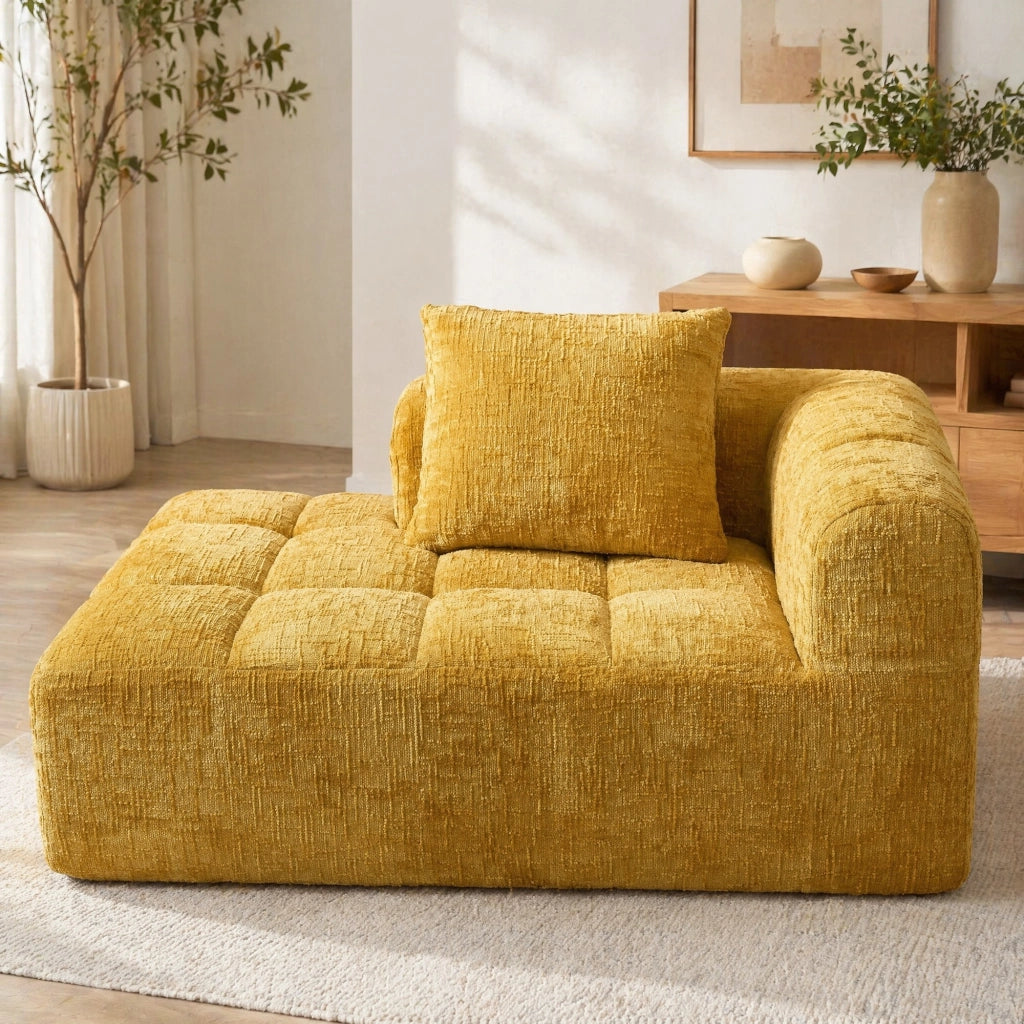 Divano chaise lounge imbottito in chenille giallo, con cuscino e tasche laterali, design moderno