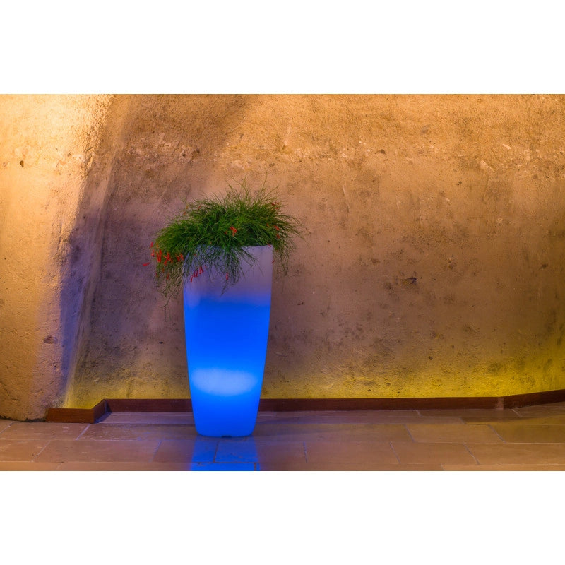 Vaso luminoso alto moderno di design Ø40 H90 in polimero resistente con LED multicolor con bateria e solare per interno ed esterno - Made in Italy