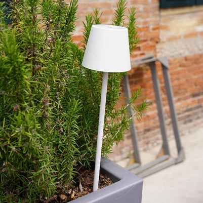 Ai Lati Poldina Lampada LED con picchetto colore Corten, lampada portatile ricaricabile a batteria con controllo touch e dimmerazione regolabile