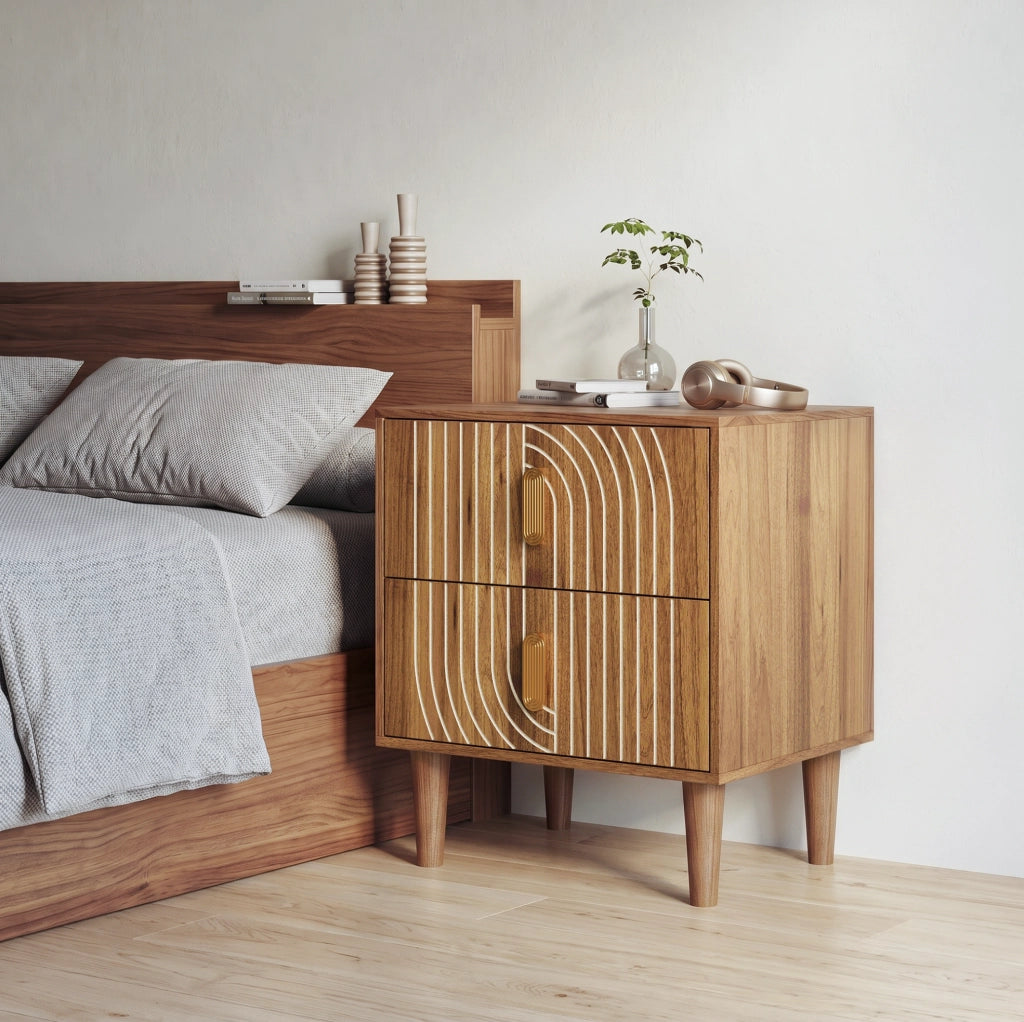 Comodino MDF noce con 2 cassetti e dettagli geometrici