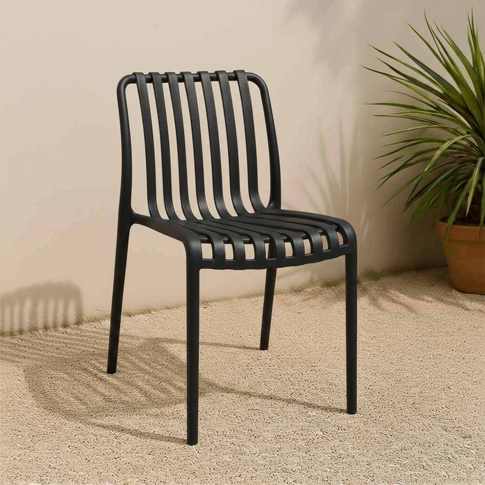 Sedia da esterno Iside in plastica resistente, modello comfort premium nera