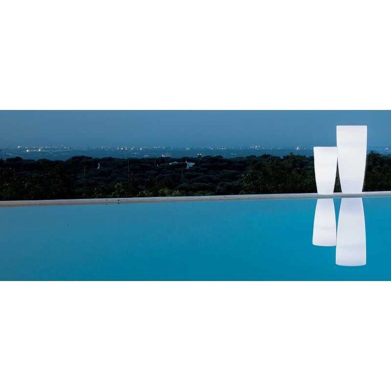 Vaso luminoso alto moderno di design Ø40 H90 in polimero resistente con LED blu per interno ed esterno - Made in Italy - Monacis