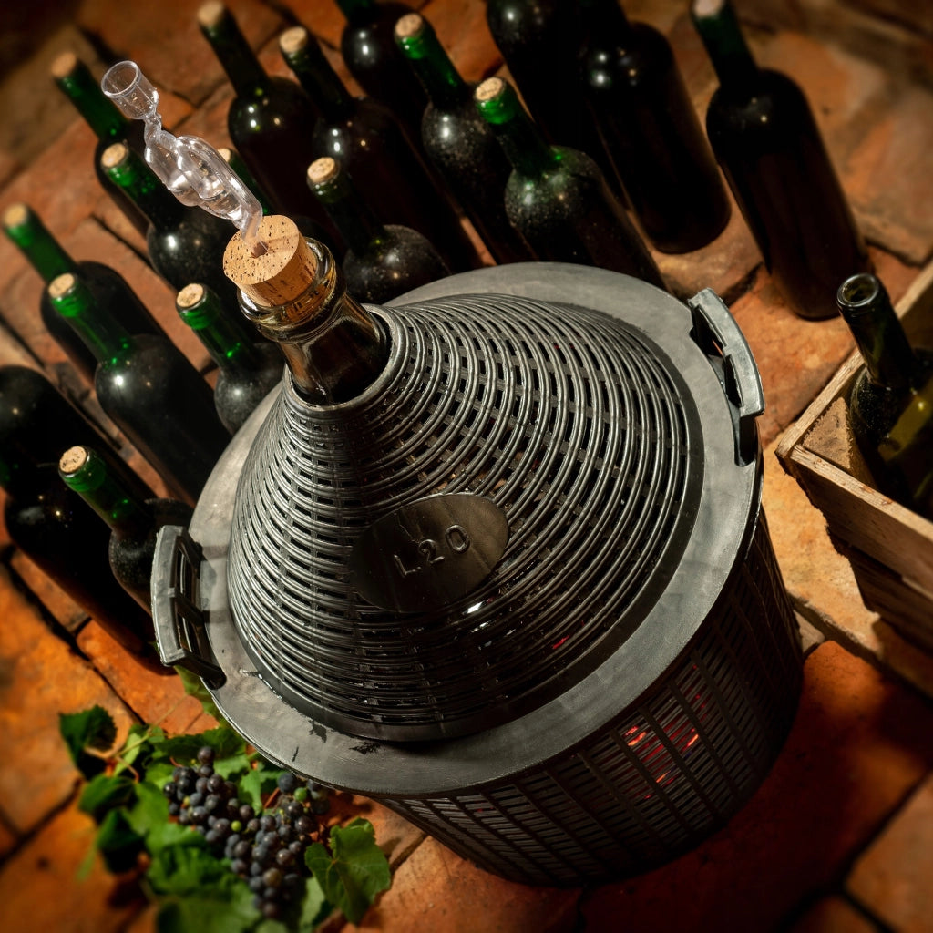 Damigiana KADAX da 10 litri per vino con cestello e tubo di sughero, set da 3 pezzi.