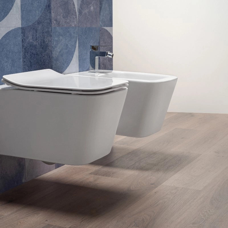 Sanitari Squadrati Sospesi Rimless a Risparmio Idrico con sedile