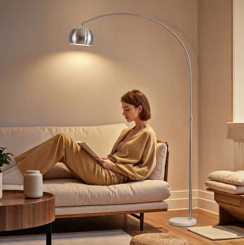 Lampada da terra ad arco ULEVR 167 cm in metallo argento con base in marmo, paralume orientabile e interruttore a pedale
