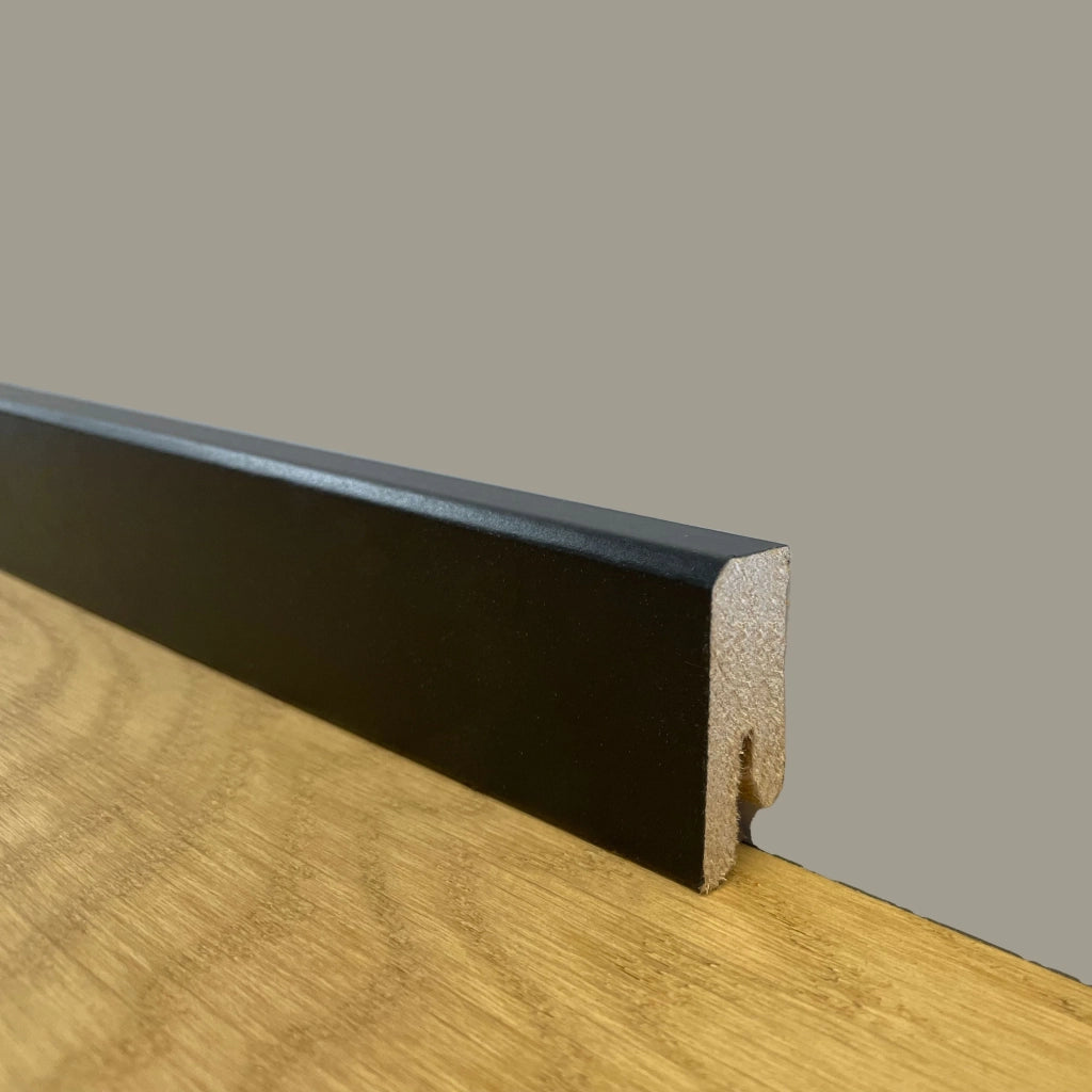 96ml di BATTISCOPA ZOCCOLINO SQUADRATO BASSO in FIBRA DI LEGNO 40X15 NERO