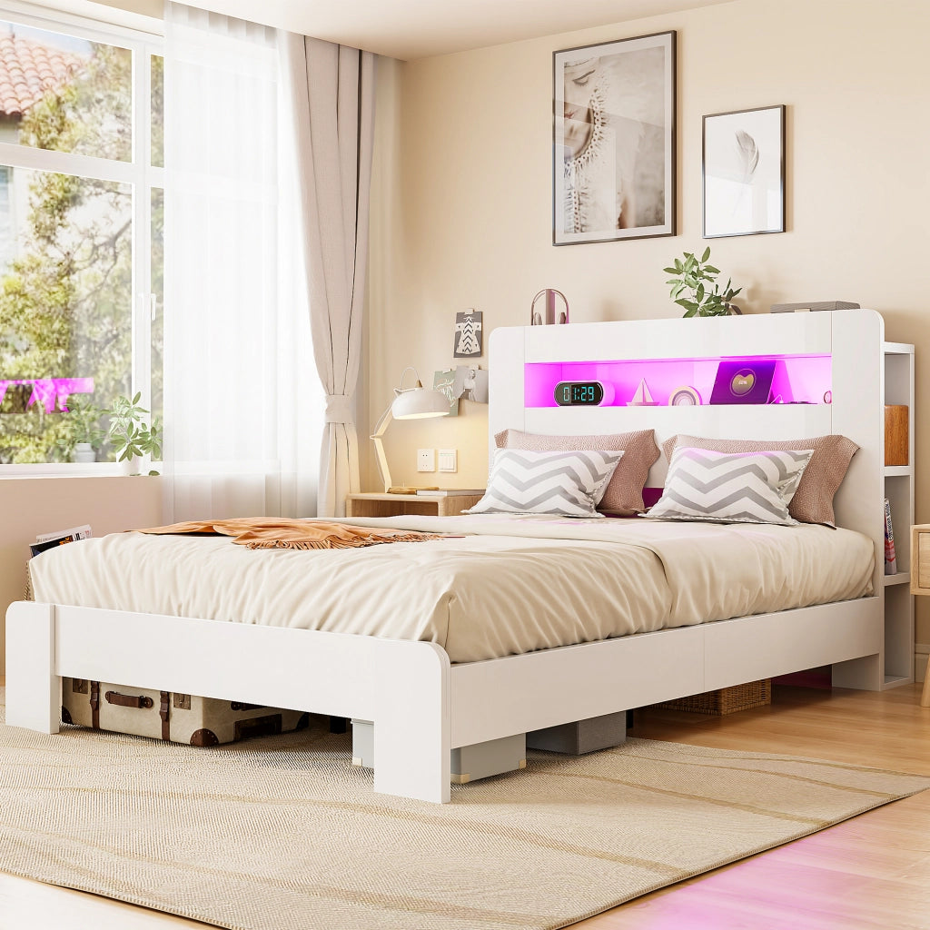 Letto 140x200 cm bianco con testiera a vani; LED e prese integrate
