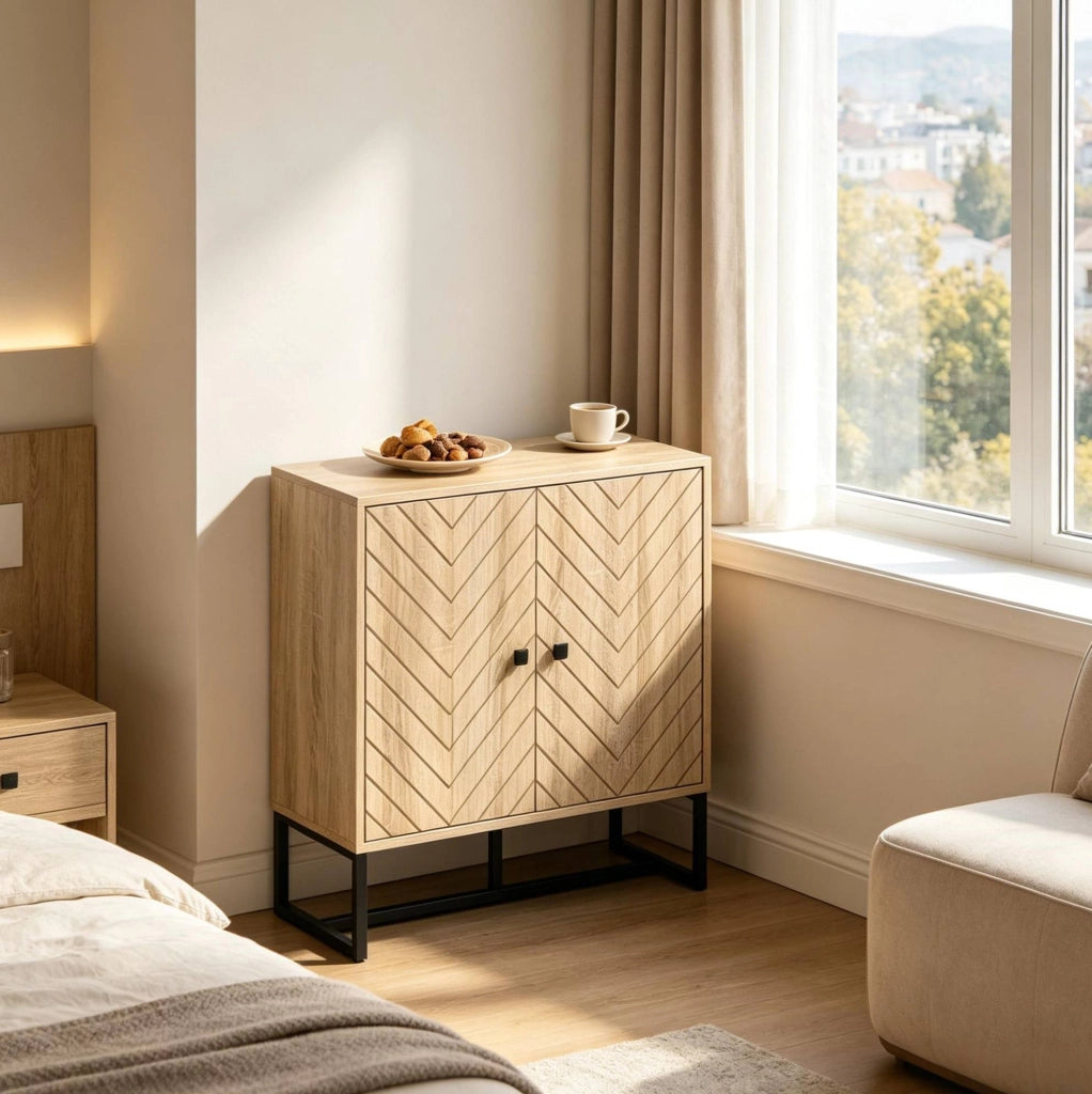 Sideboard con ripiani regolabili in legno naturale e nero
