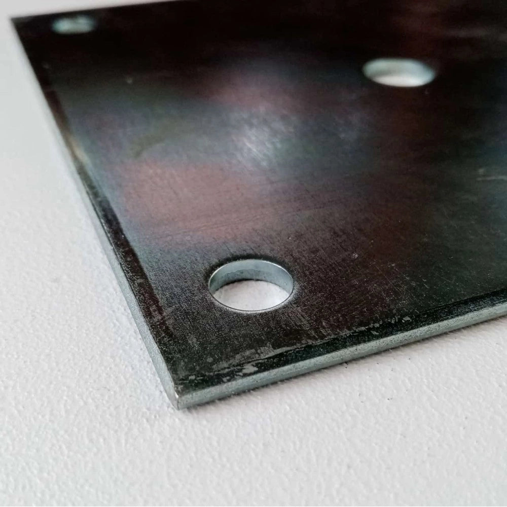 Piastra zincata 150x150mm per fissaggi a pavimento e muro