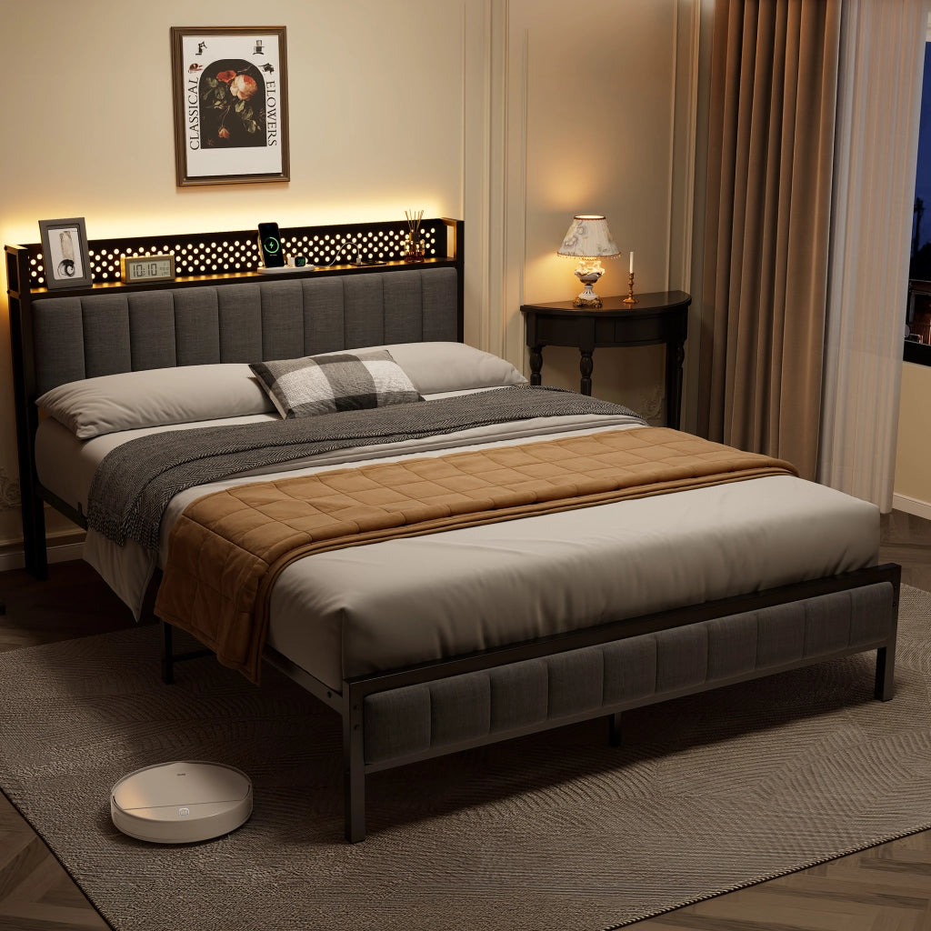 Letto in metallo nero 140x200 cm con testiera imbottita, porte USB e ripiano