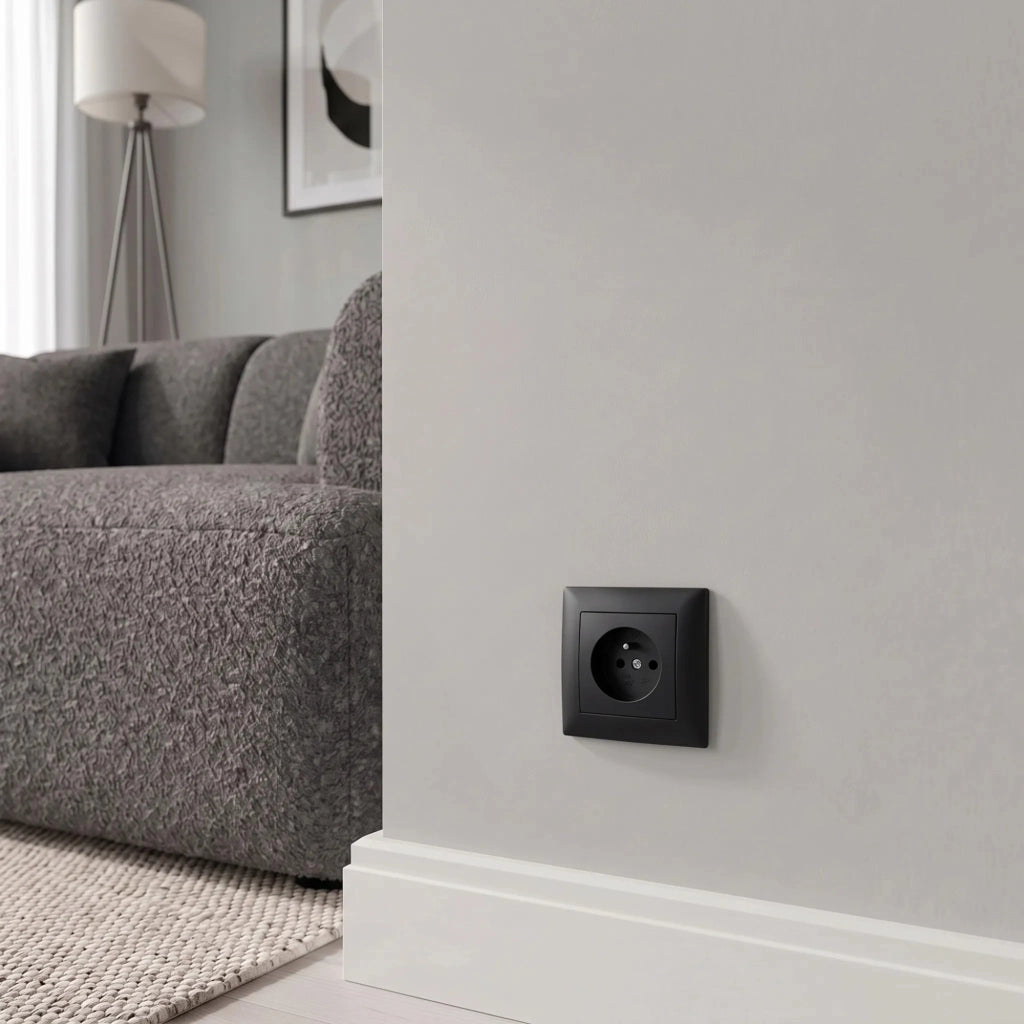 Presa Singola Con Messa A Terra E Placca Oste Jnh001-g Black