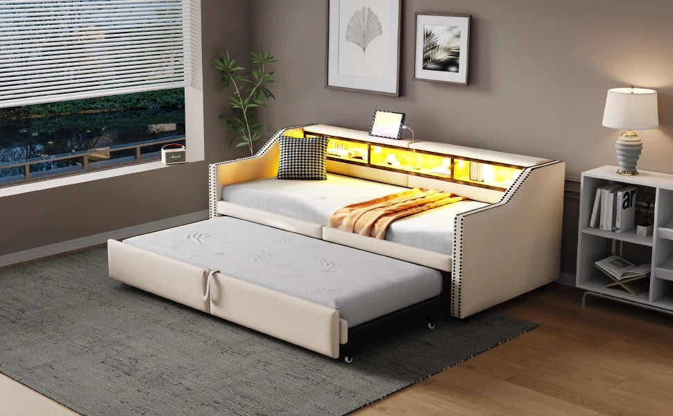 Divano letto imbottito estraibile con rete a doghe e due materassi a molle beige con LED e USB