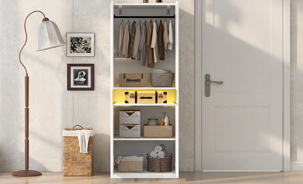 Armadio bianco 70x55x180 cm con LED, ampio spazio e ripiani illuminati