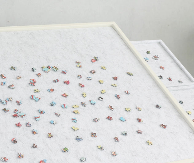 Puzzle 1500 Pezzi con Tavola in Metallo e 4 Vassoi Bianchi, per Adulti