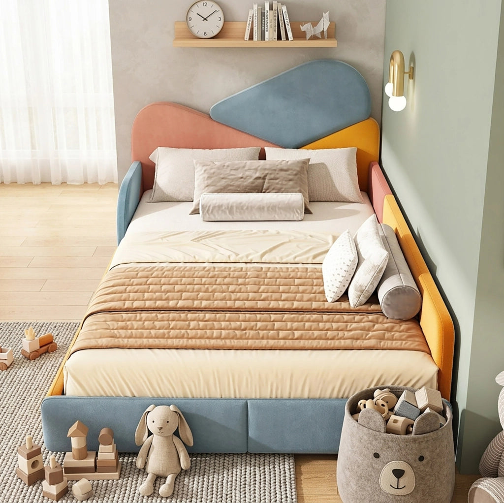 Letto imbottito per bambini 140x200 cm con protezioni laterali rialzate, design patchwork colorato in velluto francese