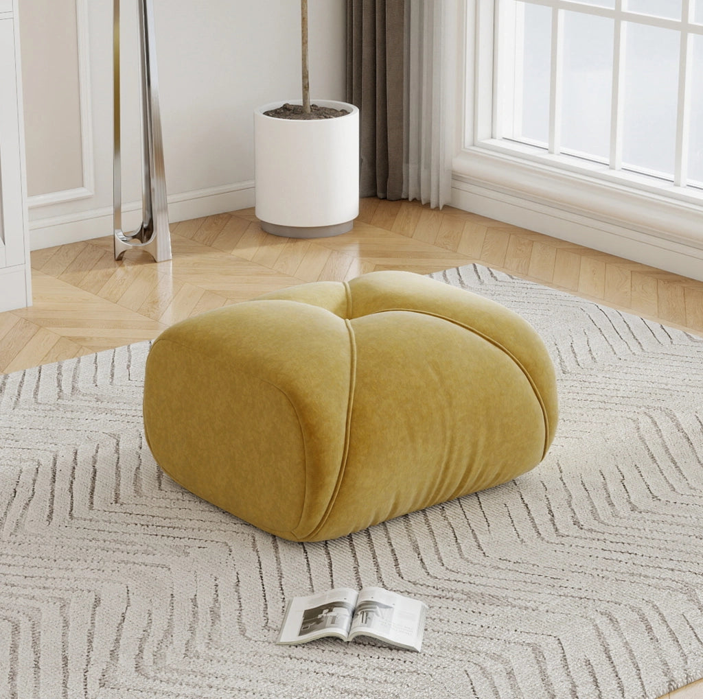 Pouf Elowin in Chenille Giallo dal design ergonomico e confortevole