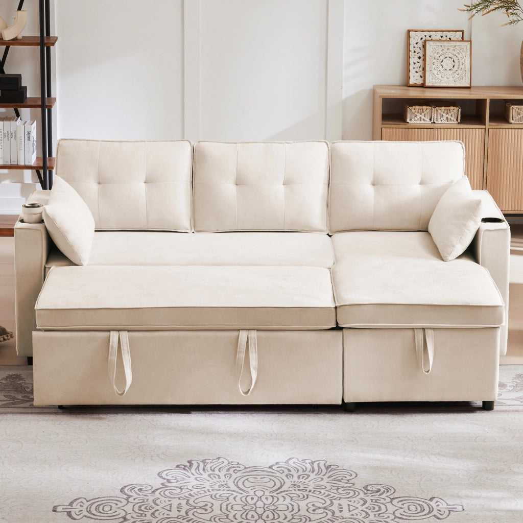 Divano letto angolare beige con contenitore, portabicchieri e cuscini decorativi