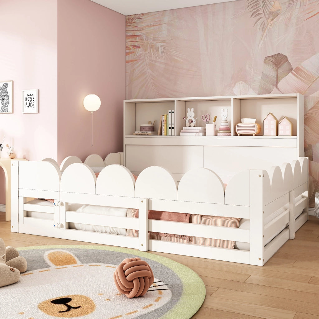 Letto per bambini a pavimento 140 × 200 cm con rete a doghe legno bianco con barriera e ripiano