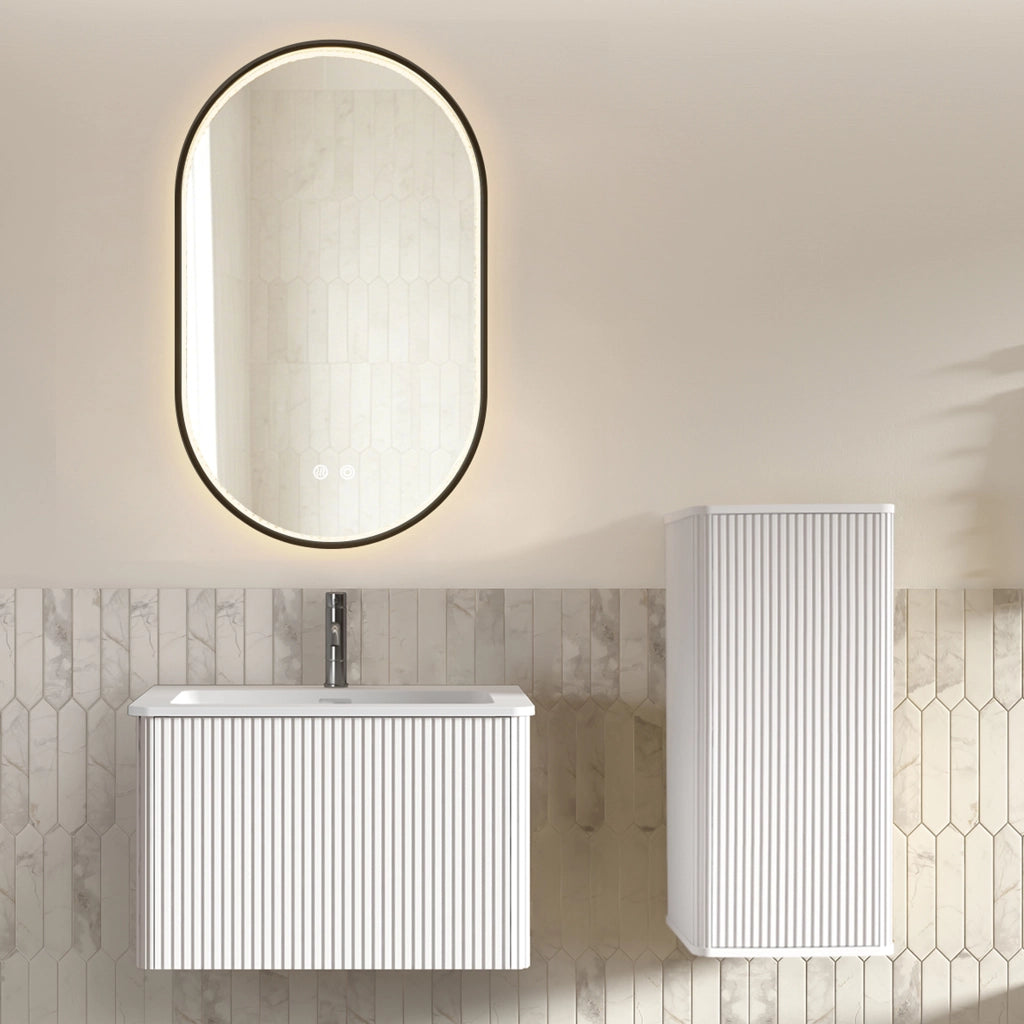 Set di mobili con lavamani sospesi con specchio LED regolabile; colonna e lavabo bianco in solid surface