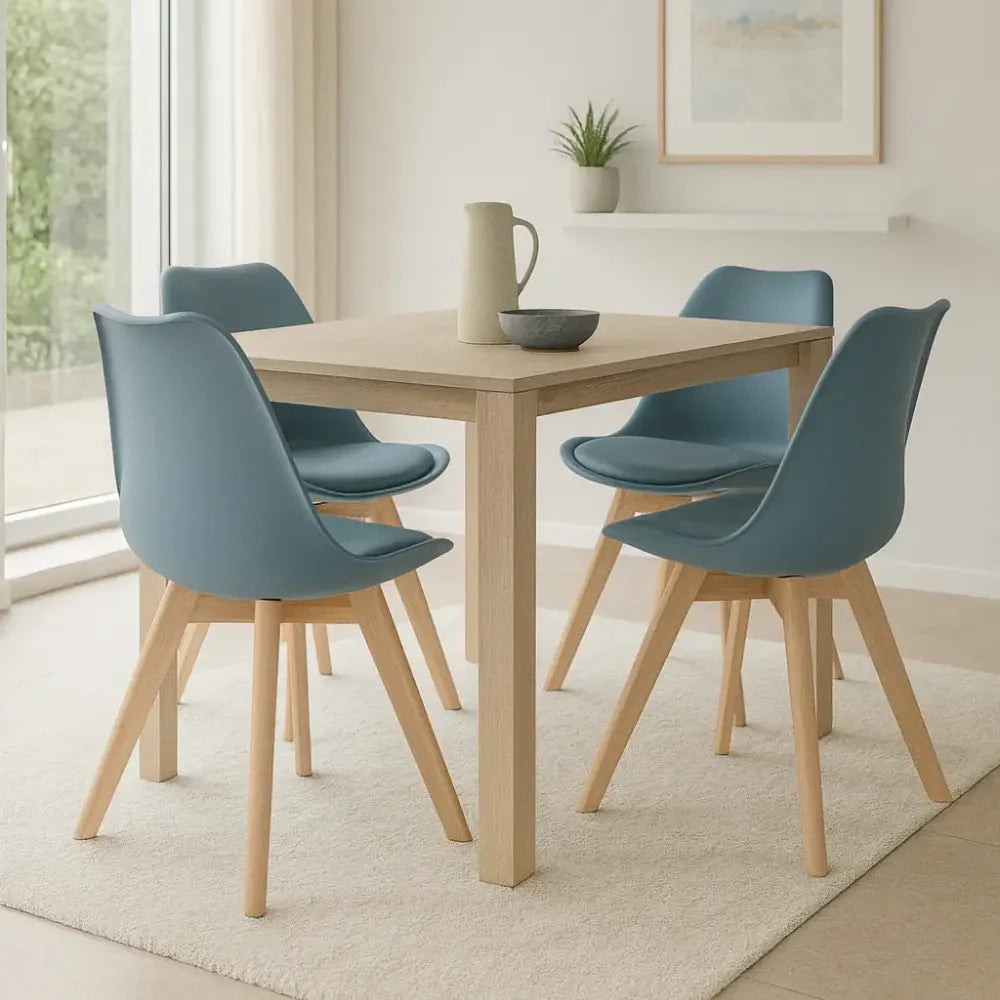 Set di 4 sedie da pranzo imbottite in polipropilene azzurro Lola con struttura in legno facili da pulire | Duzzle