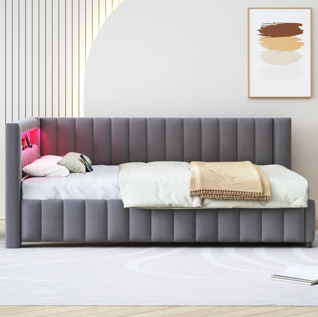 Letto imbottito a L 140x200 cm in velluto grigio con LED e porta USB